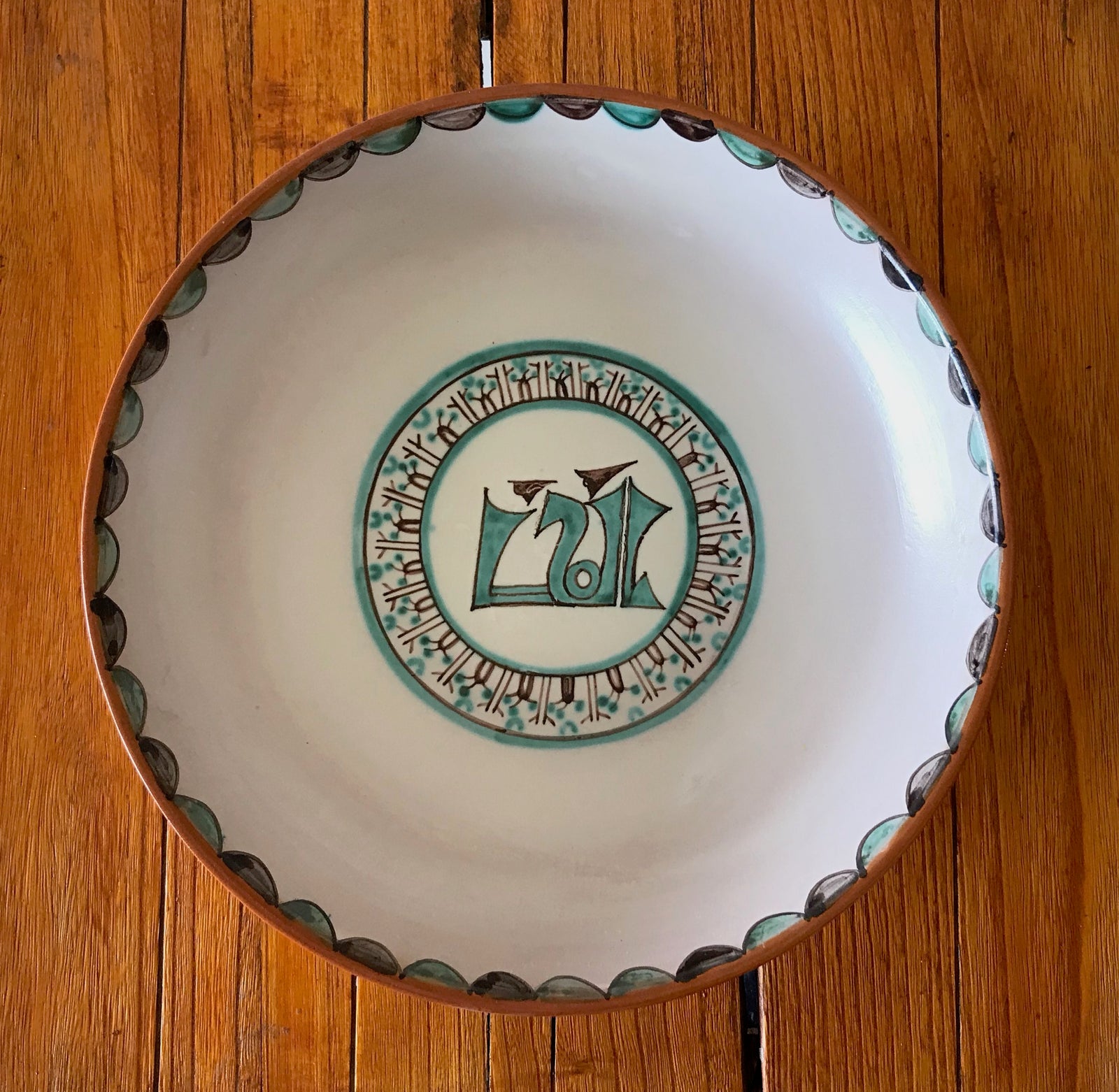 Ataifor (plate) with epigraphic decoration. Caliphal ceramics from Córdoba, Spain