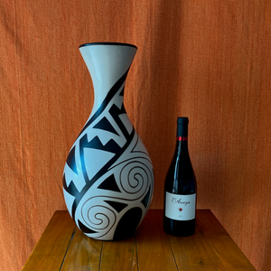 Jarron (Vase) with black scrollwork from Chulucanas, Peru
