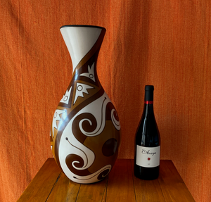 Jarron (Vase) with brown starfish from Chulucanas, Peru