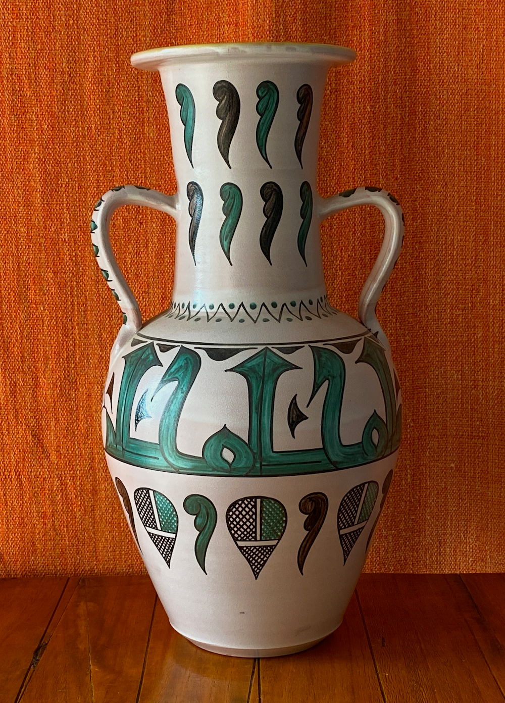 Vase with epigraphs. Caliphal ceramics from Córdoba, Spain
